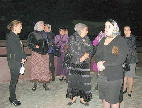 Relatives of the kidnapped Rustam Yakhyaev gather in the central square of Makhachkala, October 14, 2011. Photo by Patimat Makhmudova for the "Caucasian Knot"