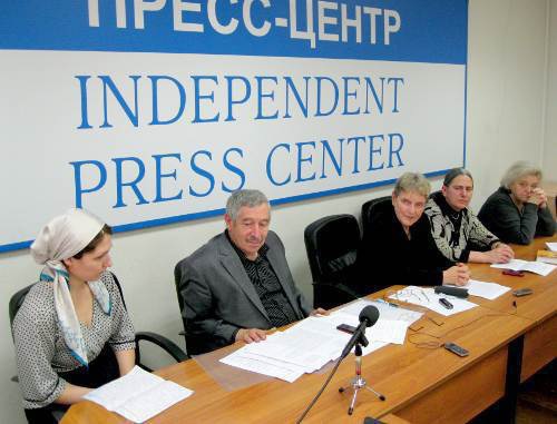 Moscow, Independent Press Centre in Prechistenka, October 20, 2011, participants of the press conference "Torture and Beatings in Russian Prisons". Left to right: Malika Zubairaeva, Zubair Zubairaev's sister; advocate Musa Khadisov; Svetlana Gannushkina, head of the Committee "Civil Assistance"; journalist and rights defender Elena Sannikova; and Natalia Yakovleva, head of the Independent Press Centre. Photo by Oleg Krasnov for the "Caucasian Knot"