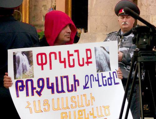 Apres Zograbyan, a participant of the action in defence of the Trchkan Waterfall, at the Government of Armenia. The poster reads: ''Let's save the Trchkan Waterfall the beauty of Armenia!", Yerevan, October 20, 2011. Photo by Armine Martirosyan for the "Caucasian Knot"