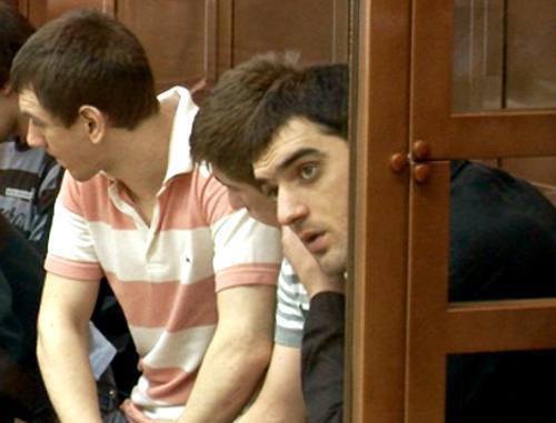 Aslan Cherkesov (right) in the prisoner's dock of the Moscow City Court, 2011. Photo: www.mos-gorsud.ru