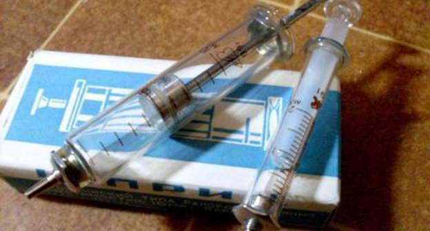 Reusable syringes. Photo from http://talks.guns.ru