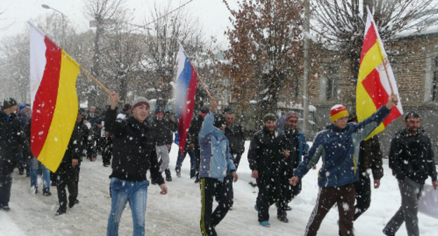 March of Alla Djioeva's supporters in Tskhinvali, South Ossetia, November 29, 2011. Photo by Maria Kotaeva for the "Caucasian Knot"