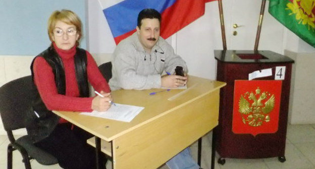 Krasnodar Territory, Sochi, December 4, 2011, observers from the "Edinaya Rossiya" (United Russia) Party at Polling Station No. 46-17. Photo by Svetlana Kravchenko for the "Caucasian Knot