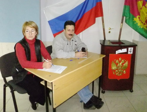 Krasnodar Territory, Sochi, December 4, 2011, observers from the "Edinaya Rossiya" (United Russia) Party at Polling Station No. 46-17. Photo by Svetlana Kravchenko for the "Caucasian Knot