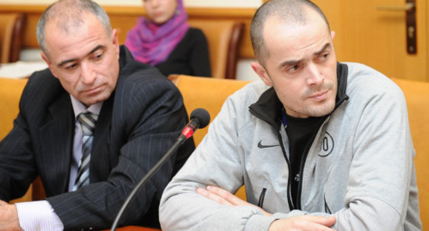 Zaur Makhmudov (right) at the sitting of the City Adaptation Commission, Makhachkala, Dagestan, December 7, 2011. Photo by Timur Isaev for the "Caucasian Knot"