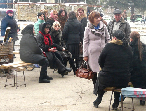 Supporters of Alla Djioeva in Theater Square of Tskhinvali, December 9, 2011. Photo by Maria Kotaeva for the "Caucasian Knot"