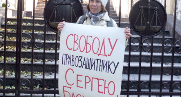 Sochi, December 15, 2011; a solo picket in defence of Sergey Basmanov in front of the Tsentralny District Court. Photo by Svetlana Kravchenko for the "Caucasian Knot"