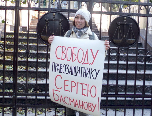 Sochi, December 15, 2011; a solo picket in defence of Sergey Basmanov in front of the Tsentralny District Court. Photo by Svetlana Kravchenko for the "Caucasian Knot"