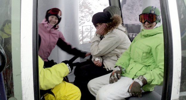 Tourists from Krasnodar in a ropeway car near Mount Elbrus, Kabardino-Balkaria, December 18, 2011. Photo by Louisa Orazaeva for the "Caucasian Knot"