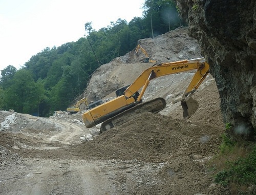 Borrow pit on Psou river in the National park of Sochi. Photo by Suren Gazaryan, gazaryan-suren.livejournal.com