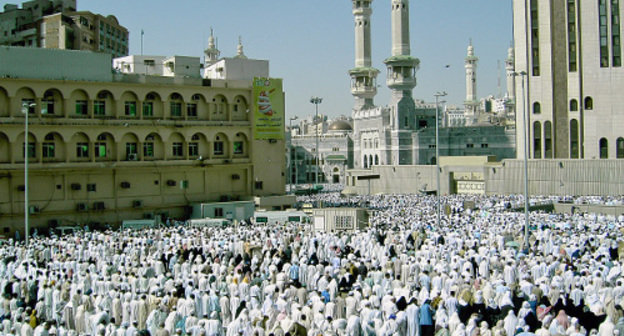 Pilgrims in Sacred Mosque (al-Masjid al-Haram), Mecca, Saudi Arabia.  Photo by Akhmed Magomedov for the Caucasian Cknot.