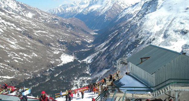 Skiing area on the hillside of Cheget Mount in the Mount Elbrus vicinity, Kabardino-Balkaria, 2010. Photo by Marziyat Kholaeva