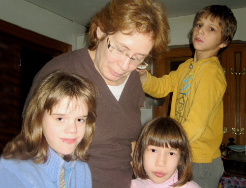 Vera Drobinskaya with Masha, Tavifa and Kolya. Photo by Oleg Shein, http://oleg-shein.livejournal.com