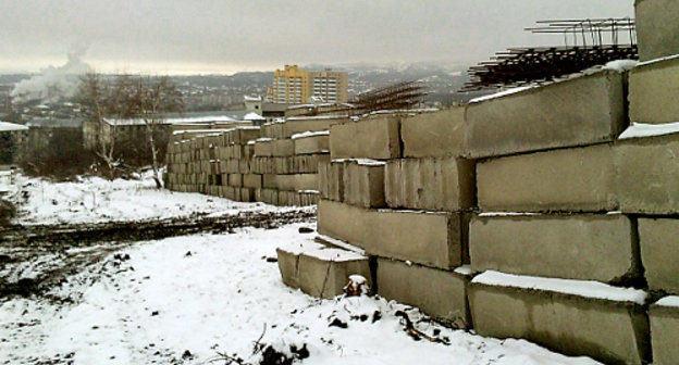 Zero cycle of construction works (delivery of building materials) on the western slope of Mount Mashuk, Pyatigorsk, January 19, 2012. Photo by Ivan Shvets posted on the page of the group "Solnechny Patrul" (Solar Patrol) in the social network Vkontakte.ru