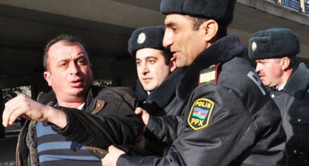 Policemen disperse a non-sanctioned protest action of taxi drivers in front of the Ministry of Transport of Azerbaijan, Baku, January 16, 2012. Courtesy of www.irfs.az