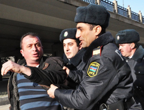 Policemen disperse a non-sanctioned protest action of taxi drivers in front of the Ministry of Transport of Azerbaijan, Baku, January 16, 2012. Courtesy of www.irfs.az