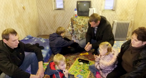 Revenko family in their garage adapted for living, Sochi, December 24, 2011. Photo by Svetlana Kravchenko for the "Caucasian Knot"