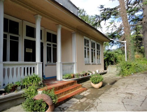 Building of the Sochi Branch of the Russian Geographic Society in Kurortny Avenue in Sochi. Photo by Svetlana Kravchenko for the "Caucasian Knot"