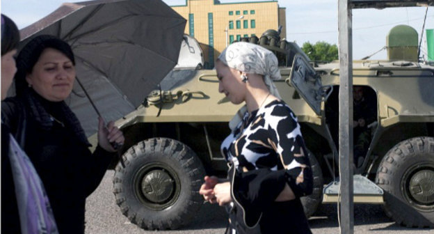 Project "Grozny: Nine Cities". Women at a metal detector for screening spectators of the Victory Day Parade, May 9, 2010. Photo by Olga Kravets, borrowed from the page of the project http://strana.lenta.ru/russia/grozny.htm