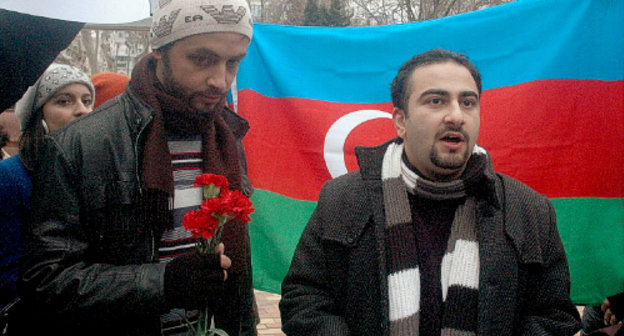 Activists of the youth movement "Dalga" (Wave) at the French Embassy in Azerbaijan during protest action against adoption of the law on criminalization of denial of Armenian Genocide by French Senate, Baku, January 27, 2012. Courtesy of the IA "Turan"