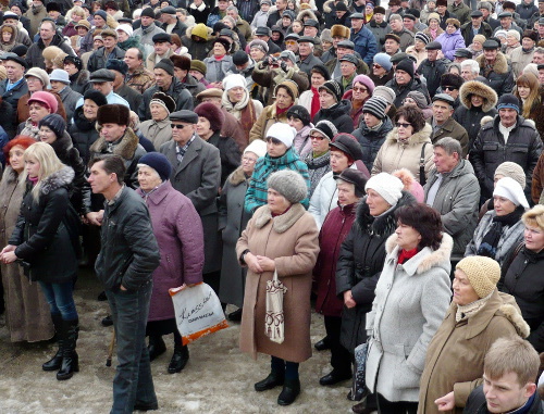 Residents of Lermontov at a rally in support of hunger-striking candidates to the City Council, February 26, 2012. Photo by Alexander Sysoev, http://asysoev.rf