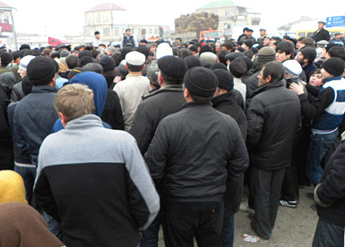 Residents of the village of Kakashura hold rally by blocking Federal Highway "Kavkaz" near the dwelling settlement of Manas; Dagestan, Karabudakhkent District, February 29, 2012. Courtesy of the RIA "Daghestan", www.riadagestan.ru