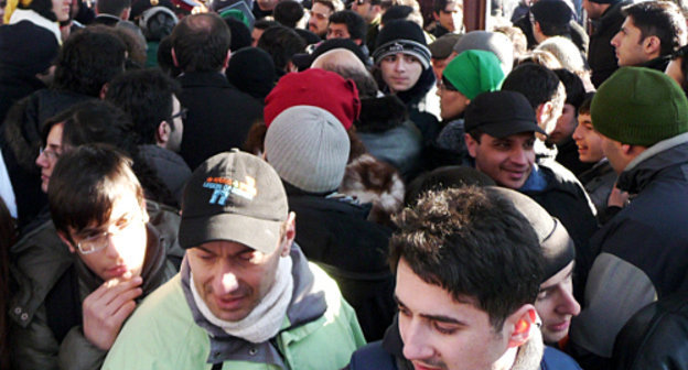 Protesters against installation of trade pavilions in the Mashtots Park, February 20, 2012. Photo by Armine Martirosyan for the "Caucasian Knot"