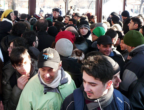 Protesters against installation of trade pavilions in the Mashtots Park, February 20, 2012. Photo by Armine Martirosyan for the "Caucasian Knot"