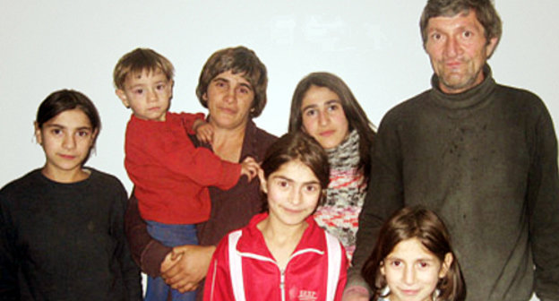 Armenia, 2009, village of Odzun, Lori Region, the large Demurkhanyan family. Courtesy of the http://old.hetq.am