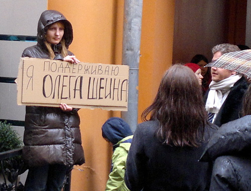 Rally in support of protesting hunger-strikers at the offices of the governor of the Astrakhan Region in Moscow, April 9, 2012. Photo by Yulia Buslavskaya for the "Caucasian Knot"