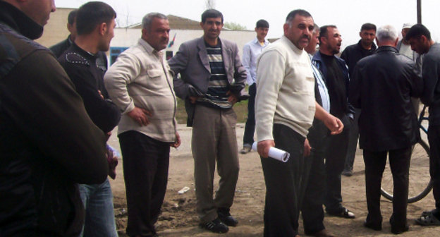 Rally of residents of the village of Minbashi, Sabirabad District of Azerbaijan, April 8, 2012. Photo by Nasrullah Nurullaev, a member of the office of the Civil Society "Kura"