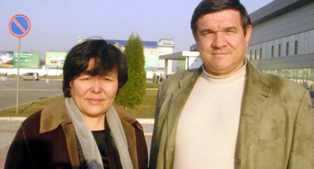 Political hunger-strikers in Astrakhan: Saule Berkimbaeva, editor of magazine "TSJ Chairman", and Evgeniy Dunaev, assistant to Oleg Shein, a State Duma Deputy, Astrakhan, April 9, 2012. Photo from the blog of Evgeniy Dunaev, http://dunaev-es.livejournal.com/