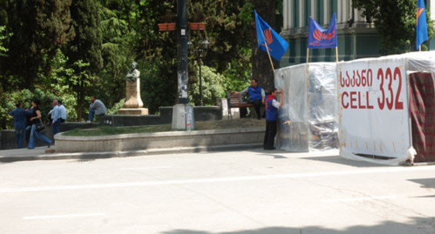 Tbilisi, Rustaveli avenue, camp of opposition. 15 May 2009. Photo of "Caucasian Knot"