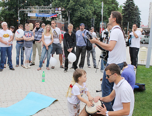 Participants of the action "White Walk" in Krasnodar, May 13, 2012. Photo by Andrei Koshik for the "Caucasian Knot"