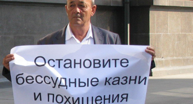 Salman Ugurchiev, who lost four sons in 2009-2011, picketing Russian State Duma, Moscow, May 16, 2012. Photo by Natalia Krainova for the "Caucasian Knot"