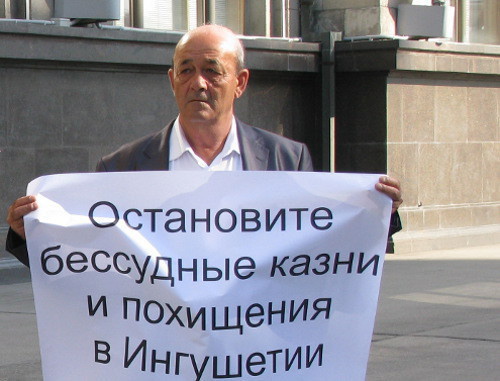 Salman Ugurchiev, who lost four sons in 2009-2011, picketing Russian State Duma, Moscow, May 16, 2012. Photo by Natalia Krainova for the "Caucasian Knot"