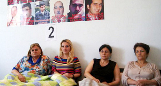 Participants of the hunger strike at the headquarters of the "Musavat" Party, Baku, Azerbaijan, May 16, 2012. Photo by Azadliq Radiosu (RFE/RL), www.radioazadlyg.org