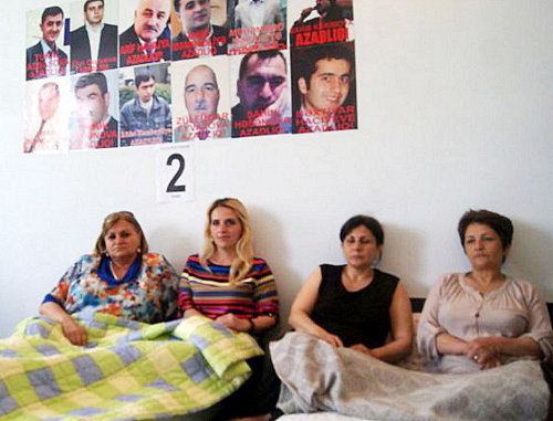 Participants of the hunger strike at the headquarters of the "Musavat" Party, Baku, Azerbaijan, May 16, 2012. Photo by Azadliq Radiosu (RFE/RL), www.radioazadlyg.org