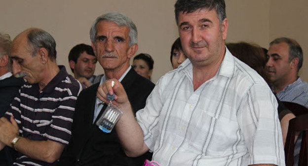 Repatriate from Turkey with keys to a new flat, Abkhazia, Sukhumi, May 30, 2012. Photo by Angela Kuchuberiya for the "Caucasian Knot"