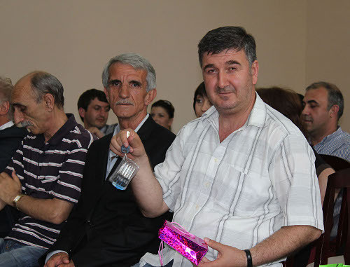 Repatriate from Turkey with keys to a new flat, Abkhazia, Sukhumi, May 30, 2012. Photo by Angela Kuchuberiya for the "Caucasian Knot"