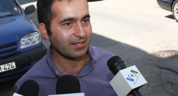 Bakhtiyar Gadjiev interviewed by reporters after the session of the Supreme Court of Azerbaijan, where his immediate conditional early relief (CER) was decided, Baku, June 4, 2012. Photo by Aziz, Karimov for the "Caucasian Knot"

 