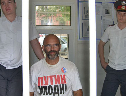 Detained activist Victor Chirikov (center) at a stationary police station in Krasnodar, June 12, 2012. Courtesy of http://vk.com/otkroy_glaza_kuban