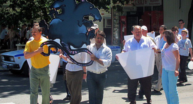 Protest march organized by the city opposition movement "Narodnaya Volya" (People's Will) in Stavropol, June 12, 2012. Photo by Konstantin Olshanskiy for the "Caucasian Knot"