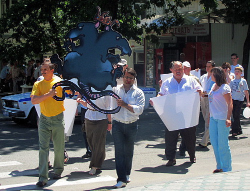 Protest march organized by the city opposition movement "Narodnaya Volya" (People's Will) in Stavropol, June 12, 2012. Photo by Konstantin Olshanskiy for the "Caucasian Knot"