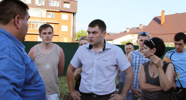 Participants of the rally of Krasnodar residents; Artyom Chorny is in the middle; June 14, 2012. Photo by Andrei Koshik for the "Caucasian Knot"