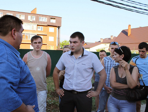 Participants of the rally of Krasnodar residents; Artyom Chorny is in the middle; June 14, 2012. Photo by Andrei Koshik for the "Caucasian Knot"