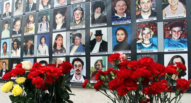 Memorial board bearing portraits of victims of the terror act at the Dubrovka Theatre Centre. Courtesy of www.pravoedelo.ru