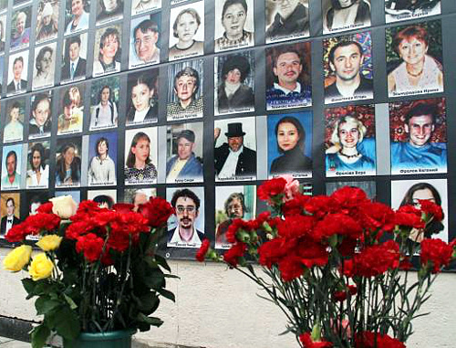 Memorial board bearing portraits of victims of the terror act at the Dubrovka Theatre Centre. Courtesy of www.pravoedelo.ru