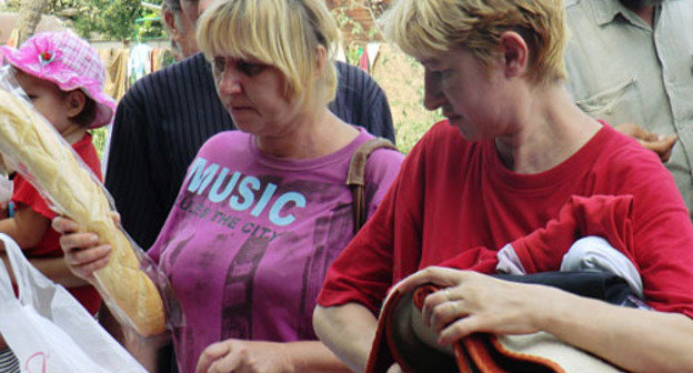 Residents of Krymsk-flood victims receive humanitarian aid, Krasnodar Territory, Krymsk, July 8, 2012. Photo by Natalia Dorokhina for the "Caucasian Knot"