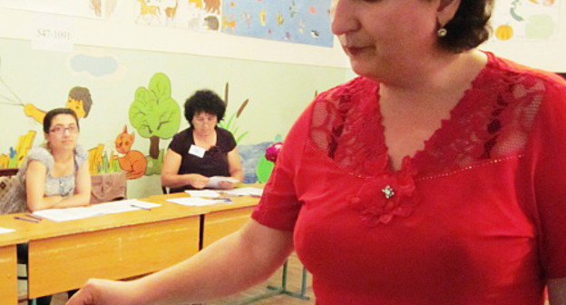 Presidential election in Nagorno-Karabakh, July 19, 2012; voting at polling station No. 8 in Stepanakert. Photo by Alvard Grigoryan for the "Caucasian Knot"